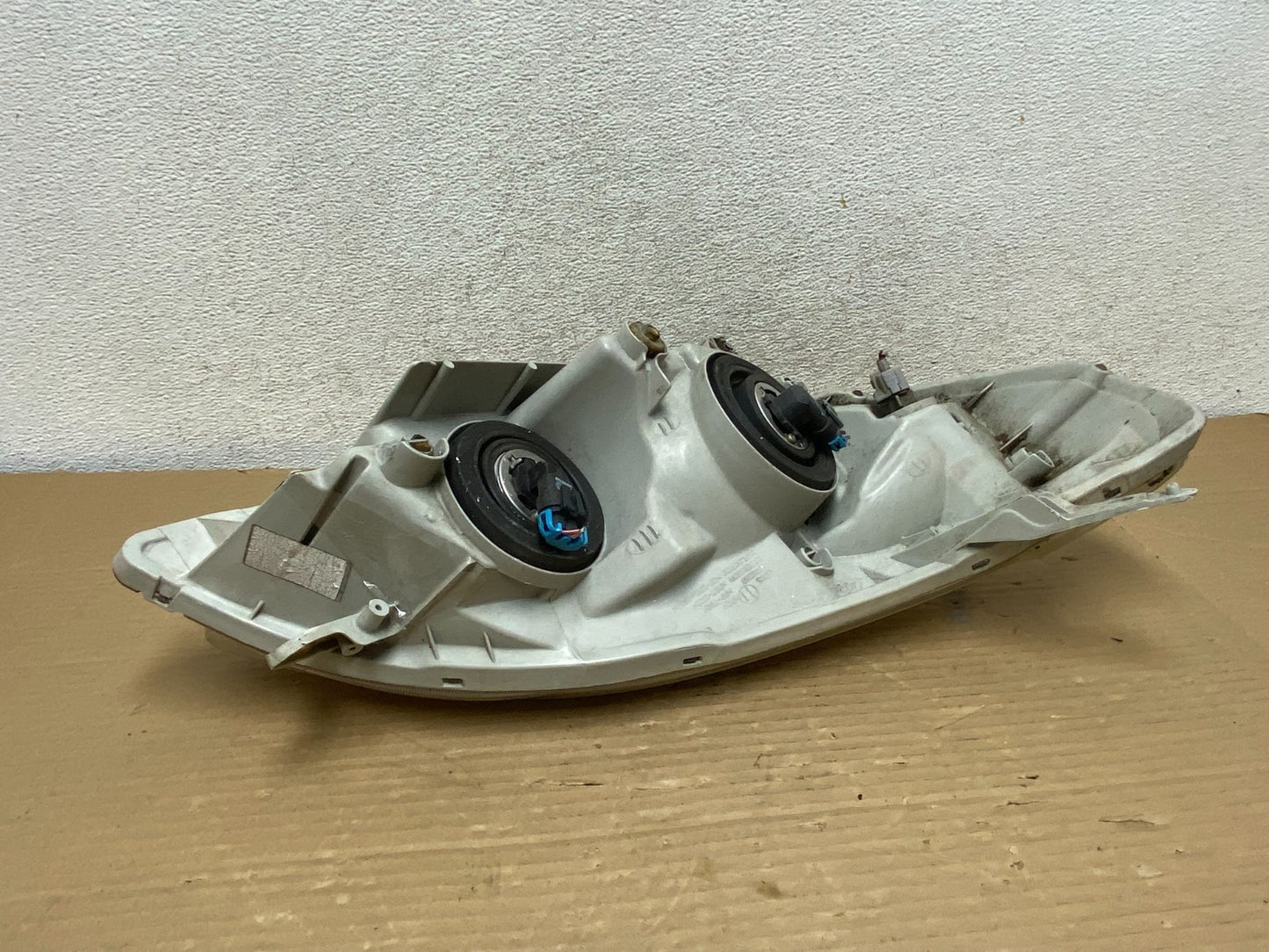 2003 to 2008 Toyota Matrix Left Driver LH Side Halogen Headlight AG8954 DW5