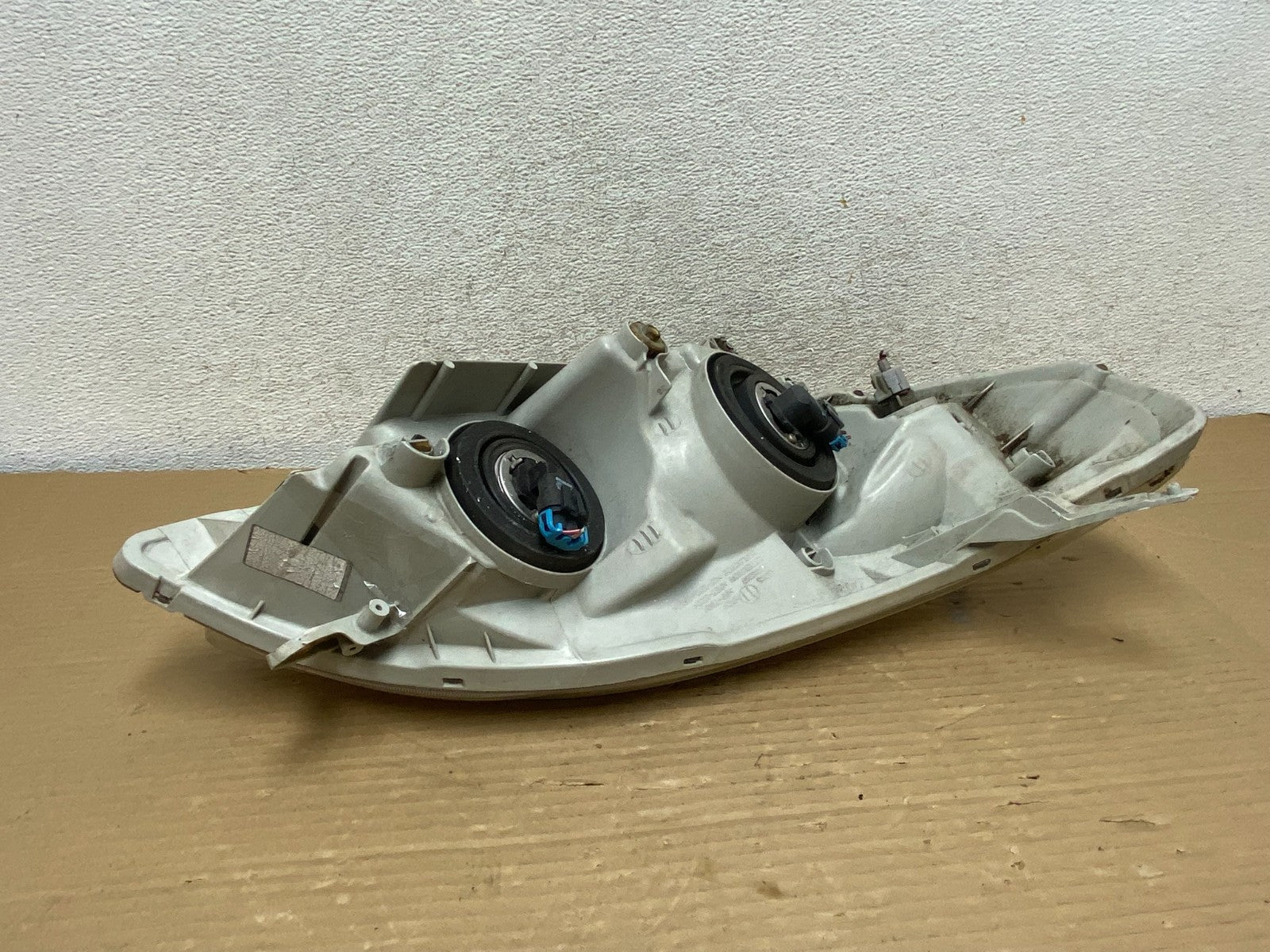 2003 to 2008 Toyota Matrix Left Driver LH Side Halogen Headlight AG8954 DW5