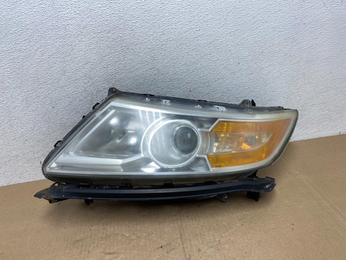 2011 to 2013 Honda Odyssey Front Left Driver LH Headlight Halogen AG4662 DW0