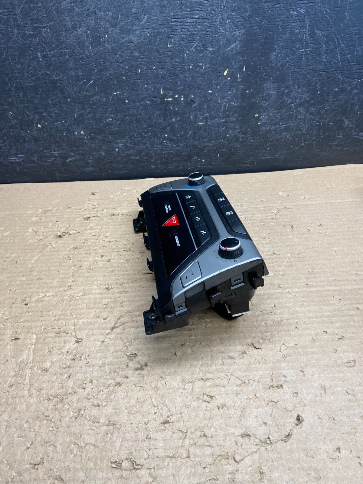 2017 - 2018 Hyundai Elantra Center Heater A/C AC Climate Control Panel AG8670 DG1