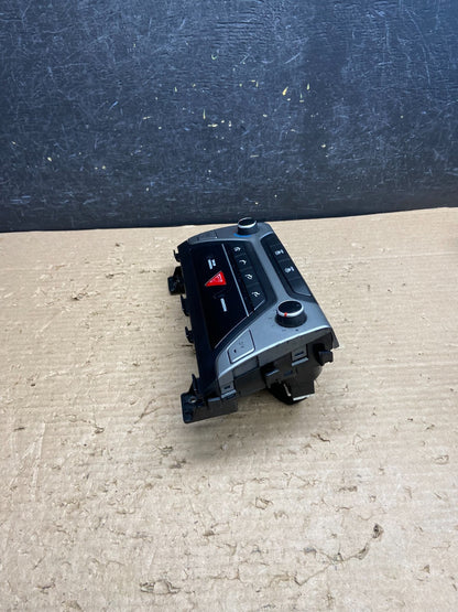 2017 - 2018 Hyundai Elantra Center Heater A/C AC Climate Control Panel AG8670 DG1