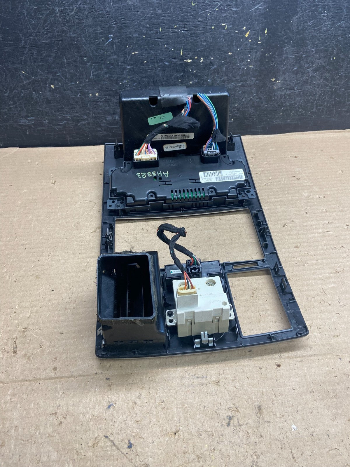 2008 to 2010 Chrysler 300 Dash Heater A/C Climate Control Radio Panel AH5323 DG4