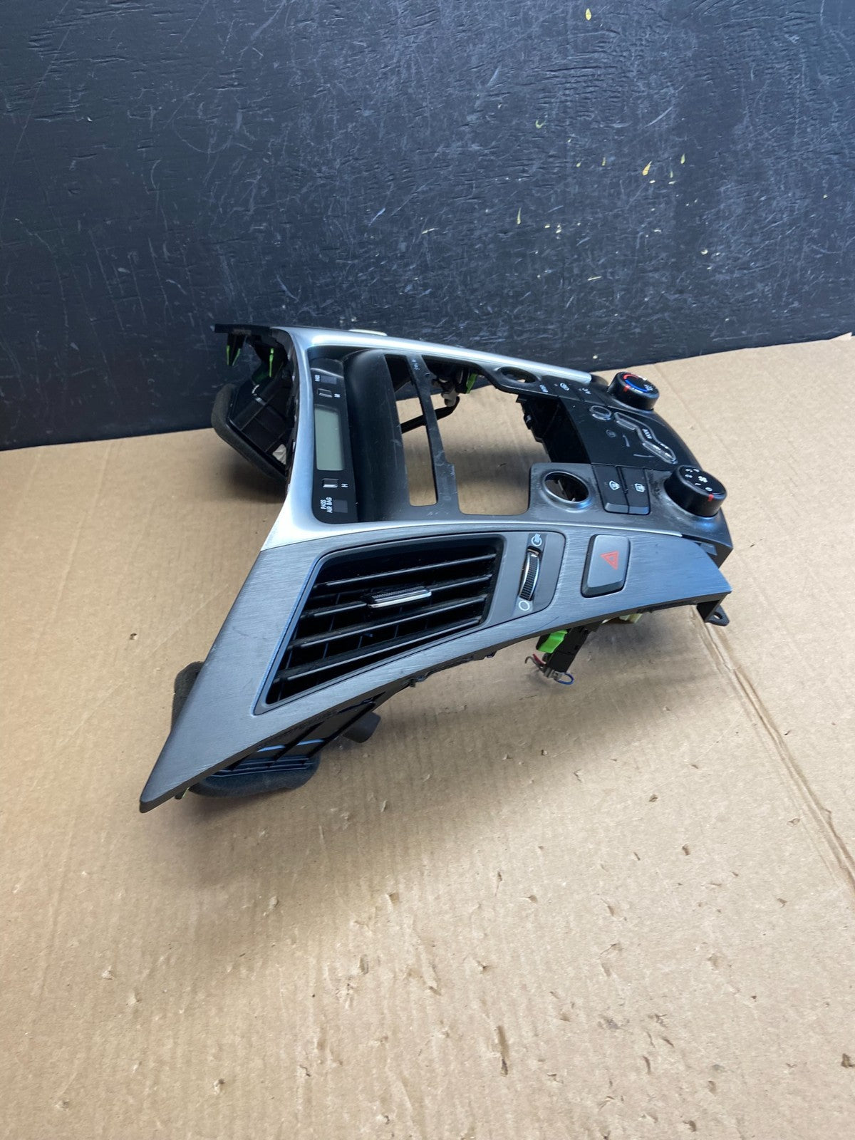 2011 - 2014 Hyundai Sonata Center Radio Climate Control Air Vent Bezel AE4414 DG1