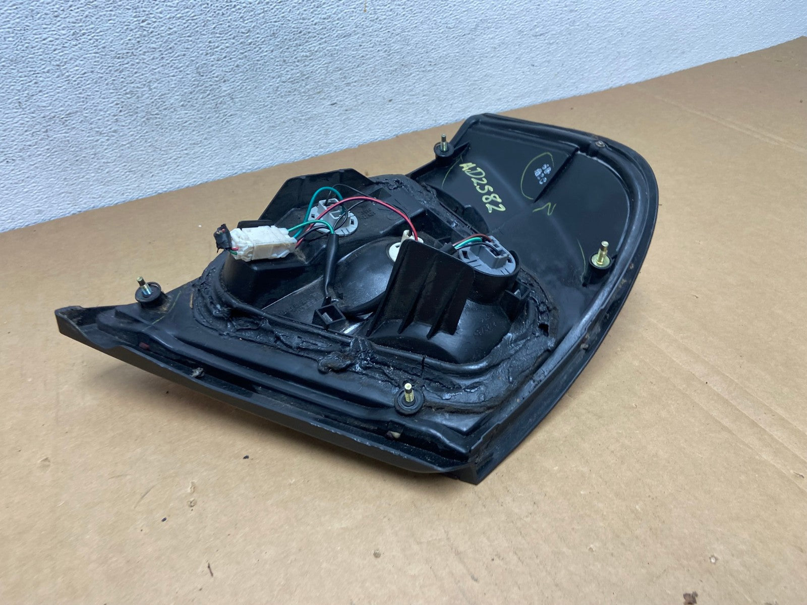 2000 to 2001 Nissan Altima Tail Light Right Passenger Rh Side AD2582 LK4