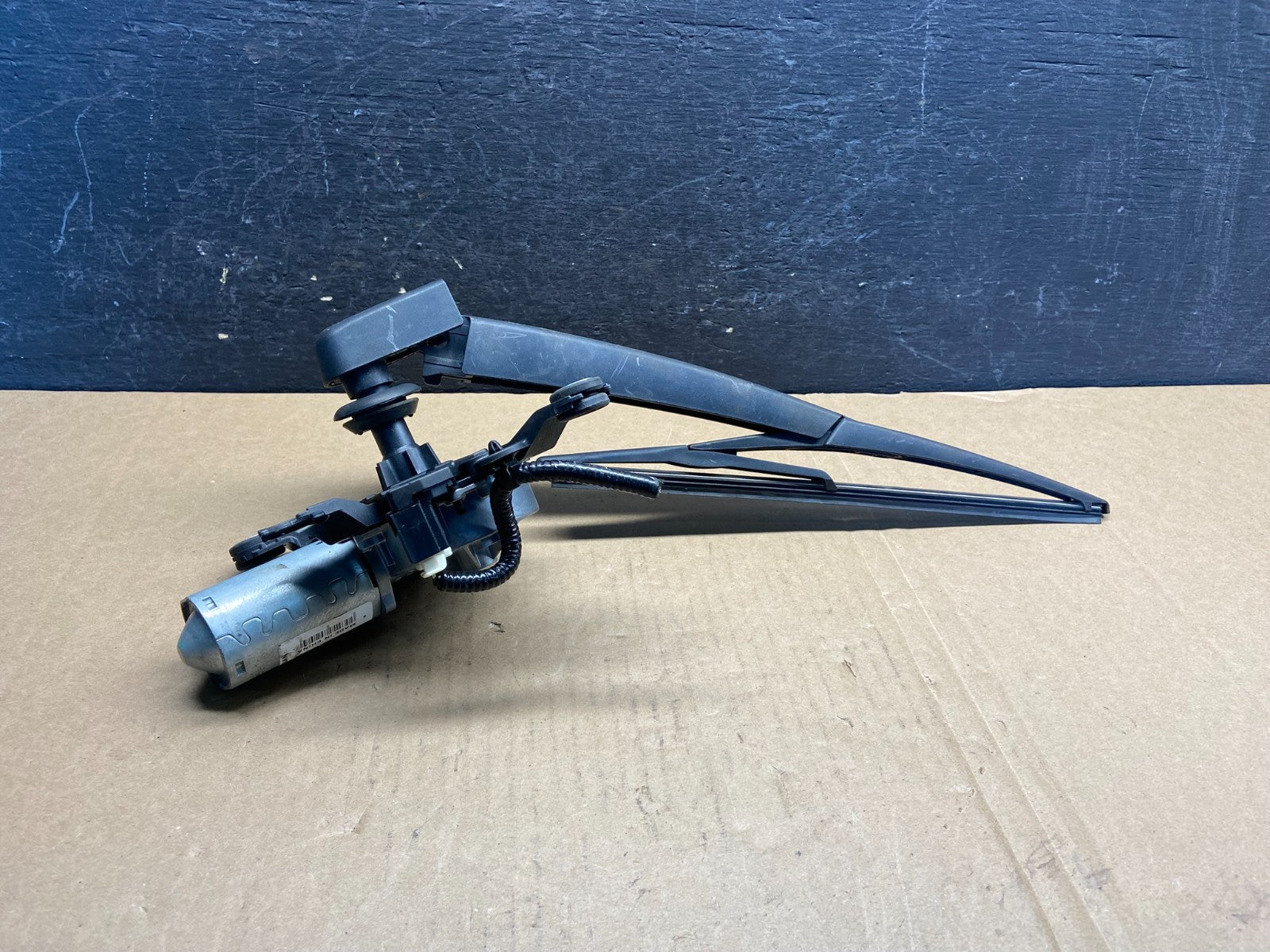 2013-2016 Nissan Pathfinder Back Door Rear Wiper Motor Wiper Blade AG1601 DW1