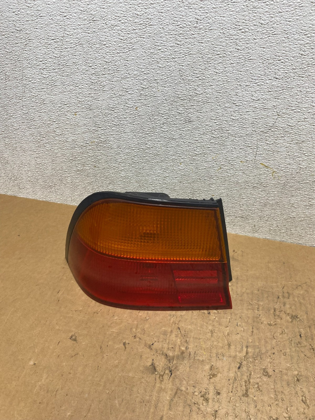 1995 1996 Nissan Maxima Left Driver LH Side Tail light Oem Q7889 DW0