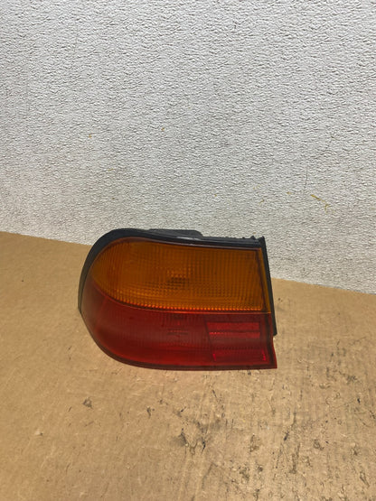 1995 1996 Nissan Maxima Left Driver LH Side Tail light Oem Q7889 DW0