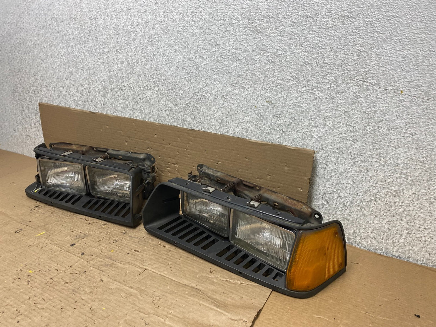 1984 1985 Honda Accord Left+Right Set Headlights + Bezel Oem O3698 DG1