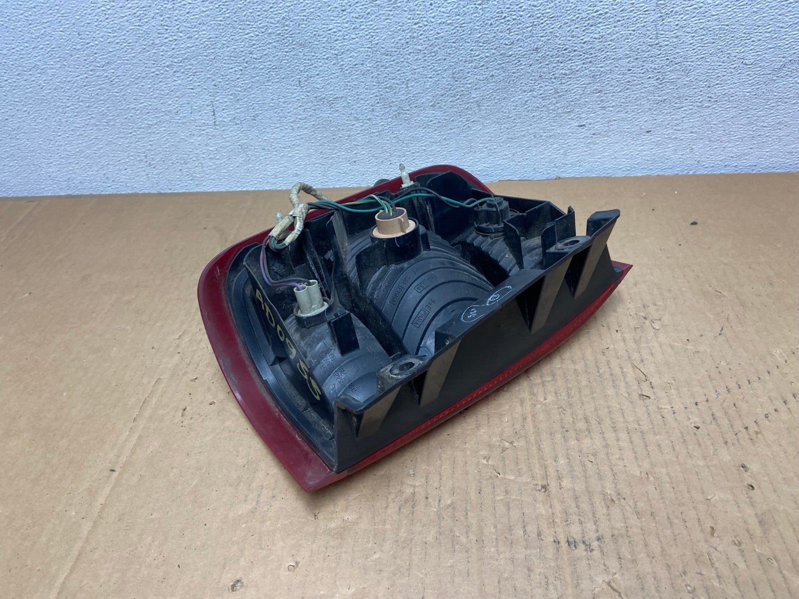 1999 to 2004 Nissan Pathfinder Right Passenger Rh Side Tail light AD0955 LK5