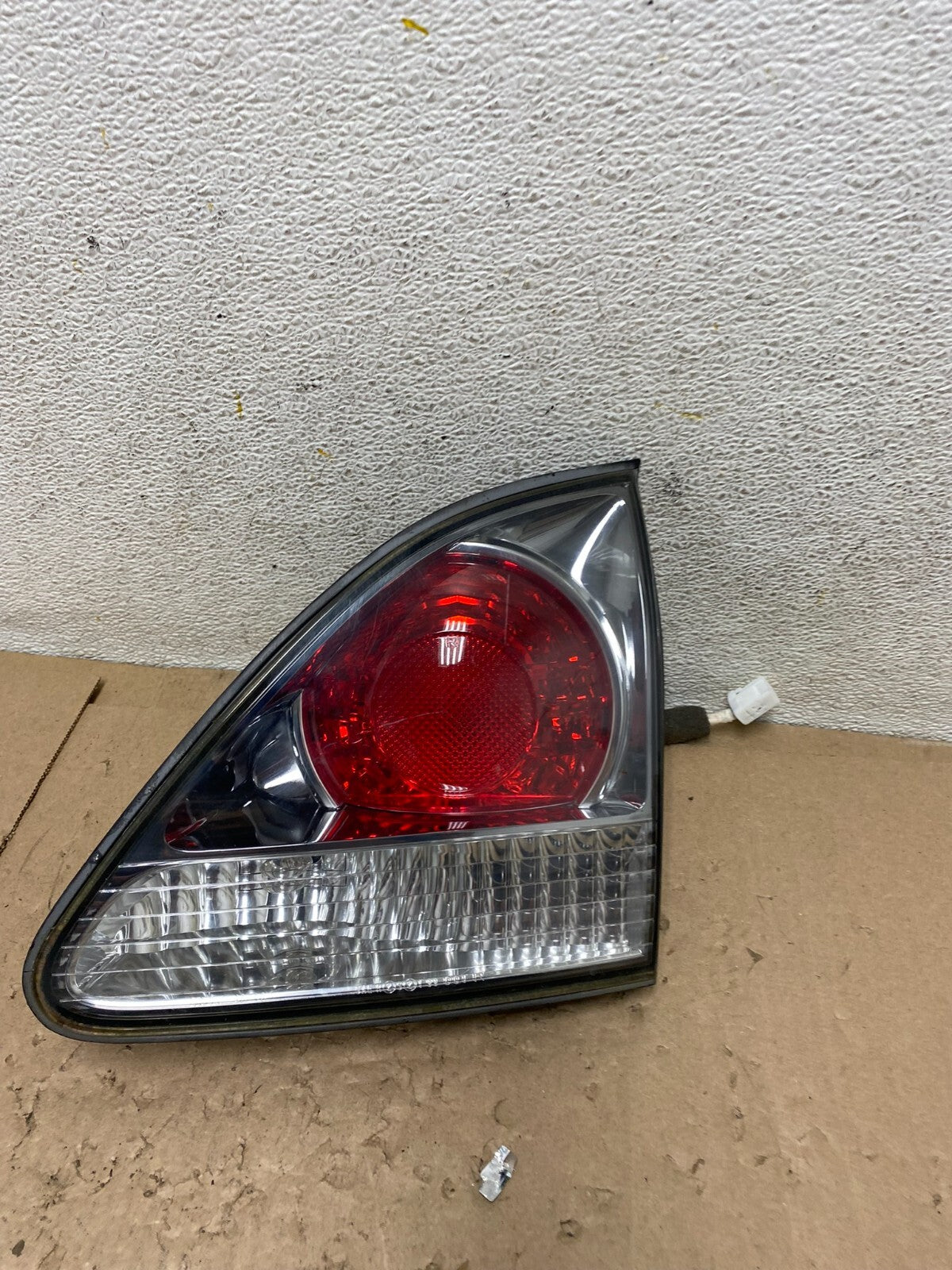 2000-2003 Lexus RX300 Right Passenger Side Rear Inner Tail Light Oem C9926 DG10