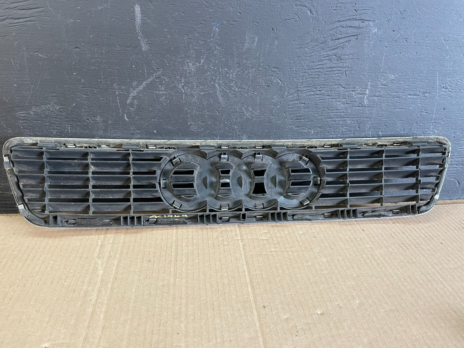 2000 to 2002 Audi A4 Upper Front Grill Grille OEM ac1969 DG3