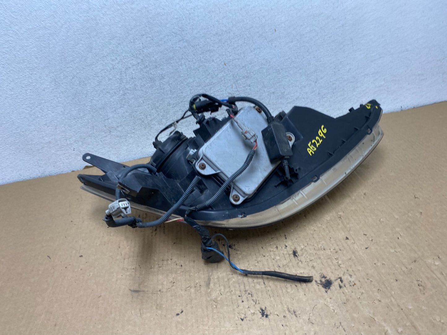 2004-2005 Toyota Sienna Left Driver LH Side Xenon Headlight AG2296 DW9