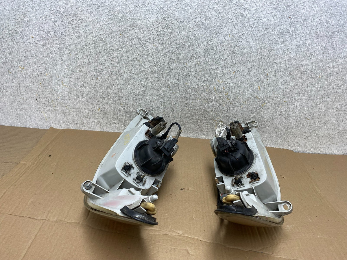 1998 to 2003 Ford Escort Left+Right Set Halogen Headlights AI1150 DW11
