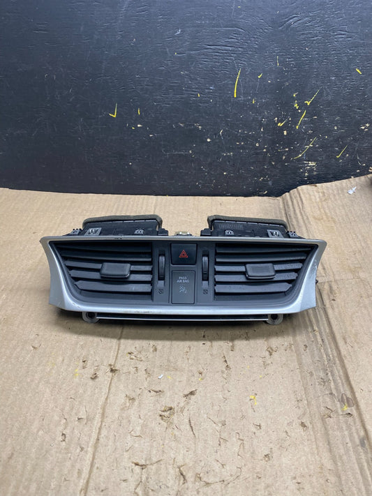 2013 to 2015 Nissan Sentra Air Vents Top Dash Center W/Hazzard Switch X1954 DG0