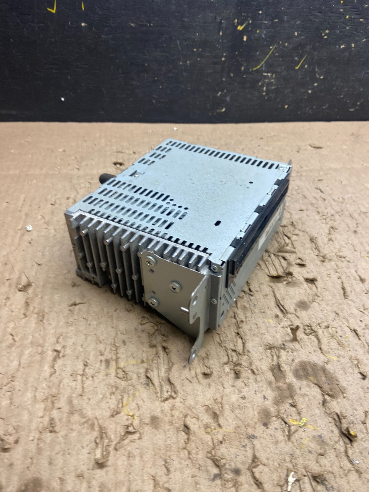 2013 to 2014 Ford Explorer Audio Equipment Radio Receiver AM FM CD T8895 DG1