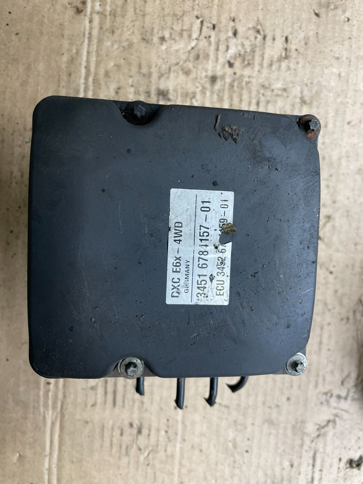 2008 to 2010 BMW 5 Series ABS Pump Control OEM Module 6784157 O8540 DG3