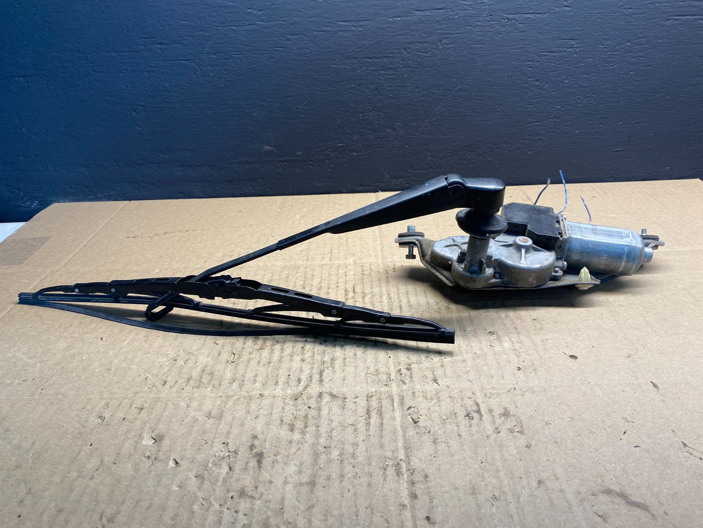 2011-2020 Toyota Sienna Rear Windshield Washer Wiper Motor ab4246 DG3