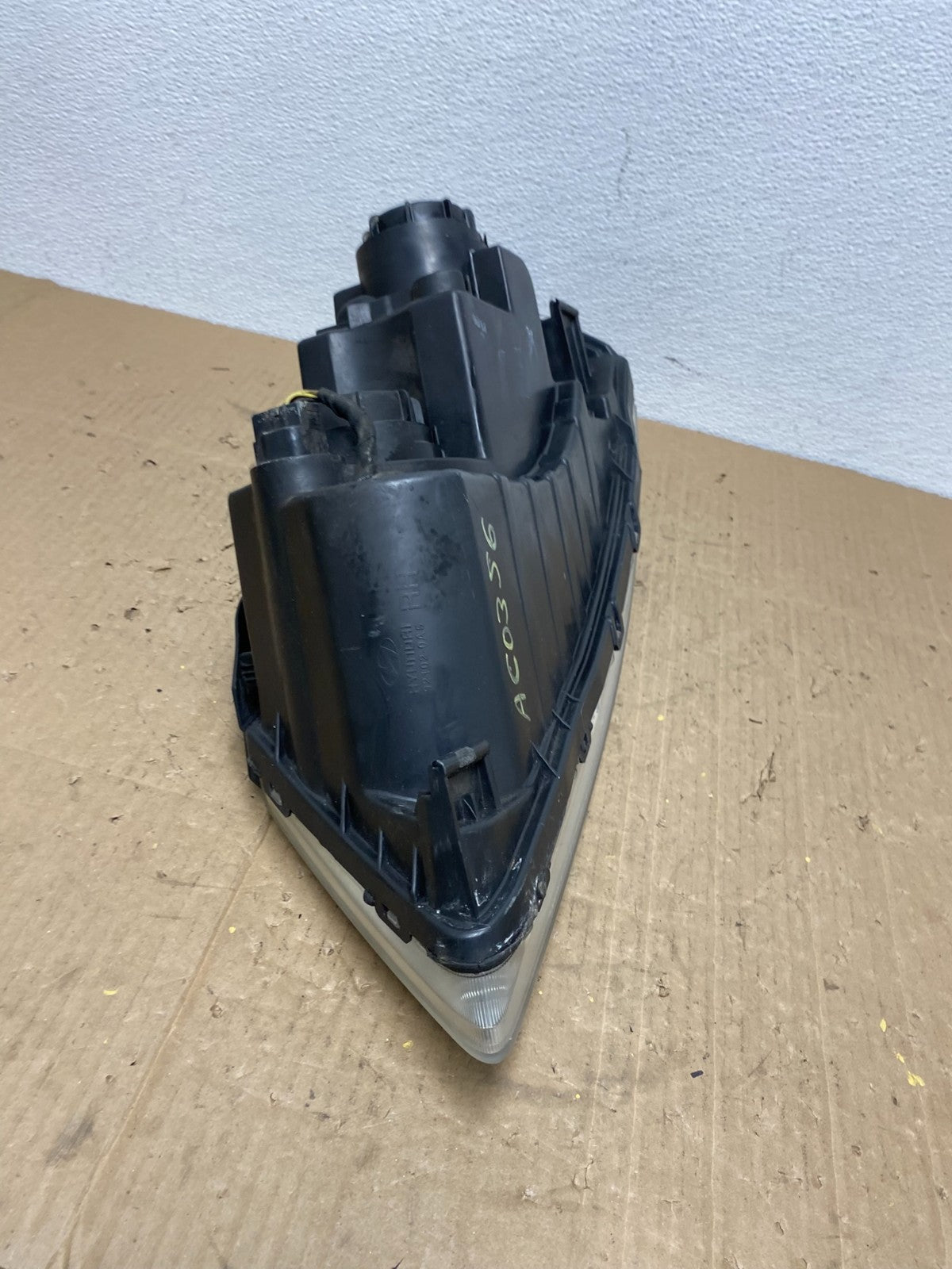 2009 to 2010 Hyundai Sonata Right Passenger RH Side Headlight Halogen AC0356 DW7