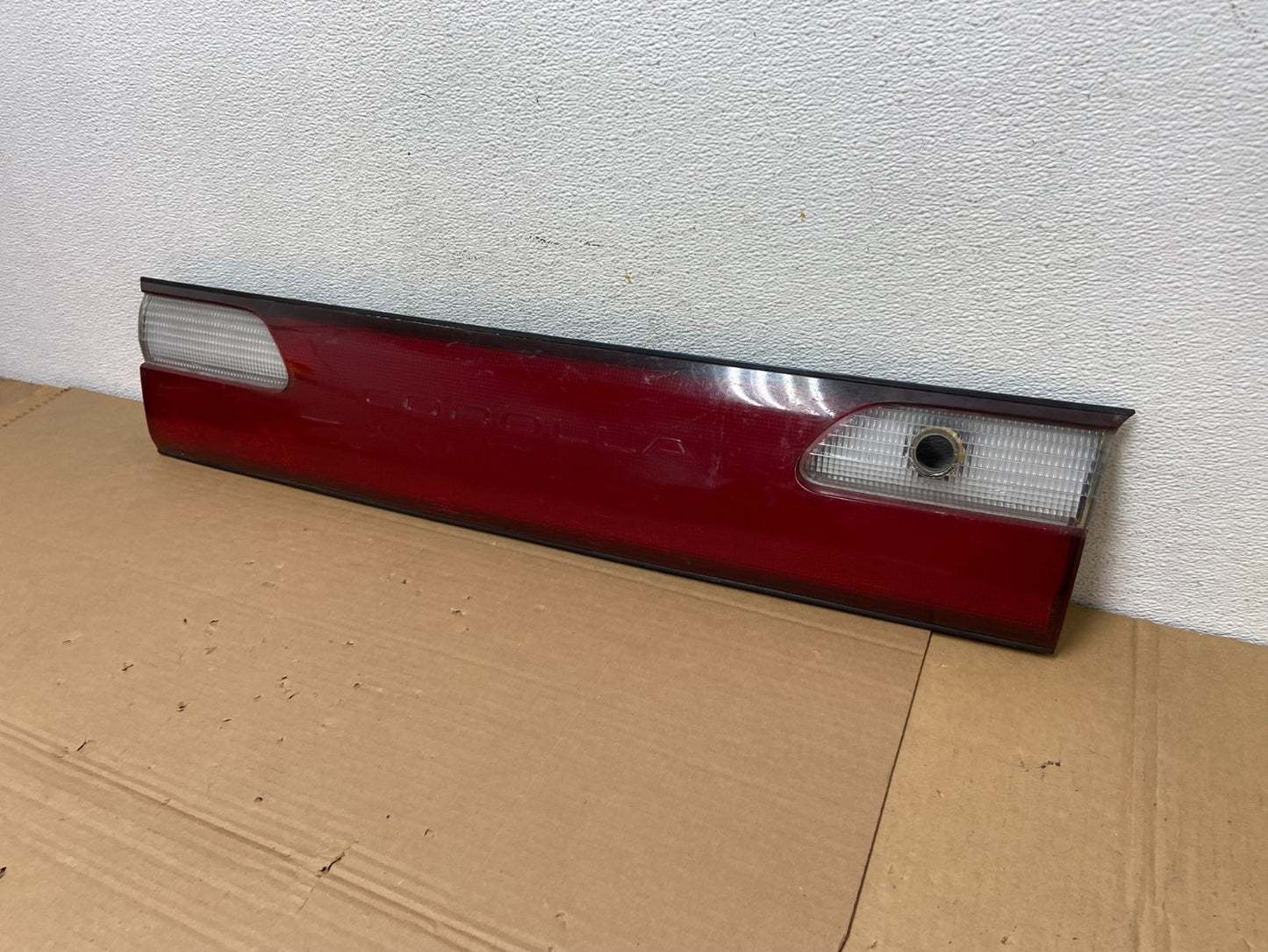 1996 1997 Toyota Corolla Center Trunk Rear Tail Light AD4161 DG1