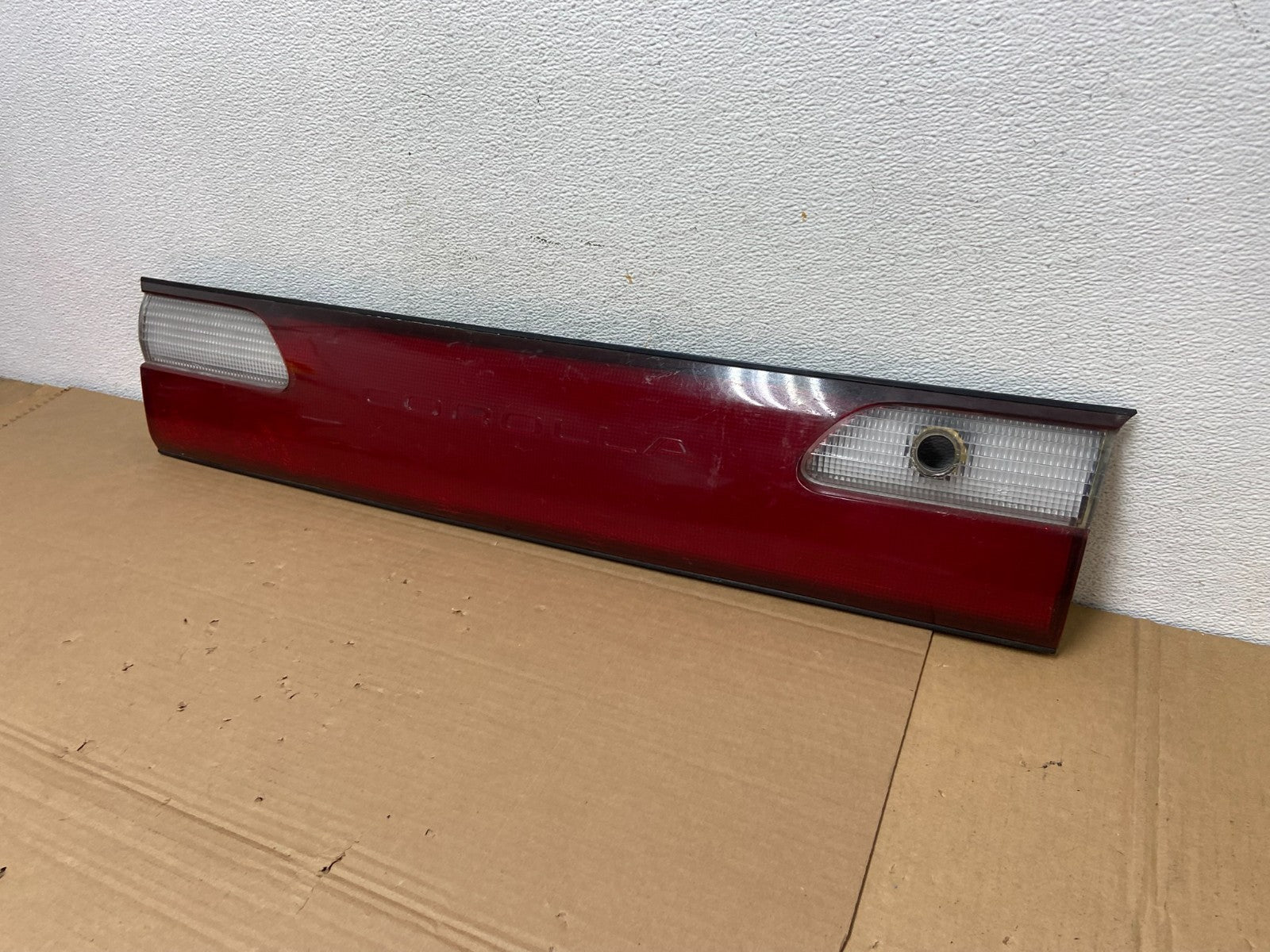 1996 1997 Toyota Corolla Center Trunk Rear Tail Light AD4161 DG1