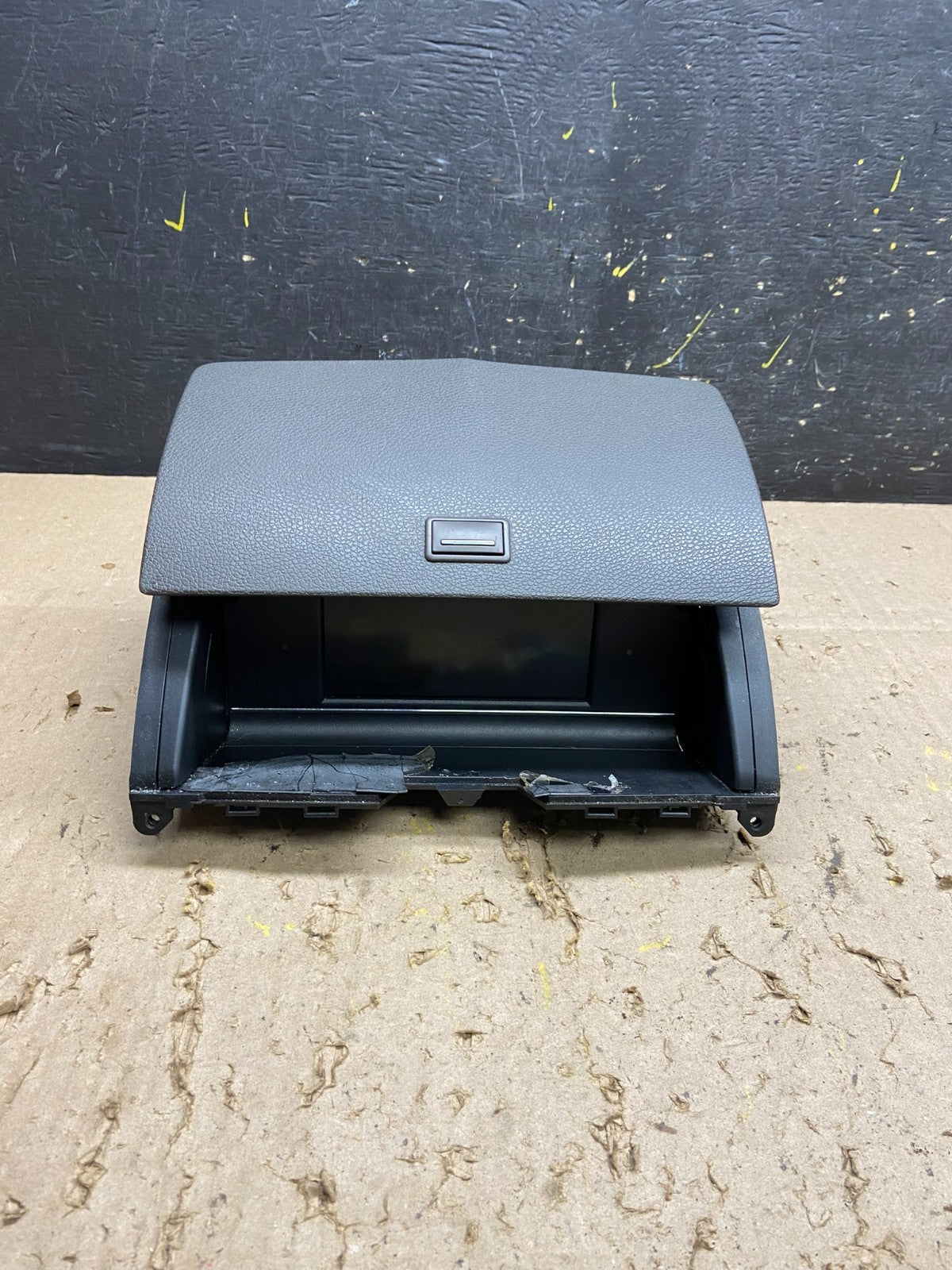 2008-2011 Mercedes W204 C300 Navigation Display Screen Monitor w/Cover U5698 DG1