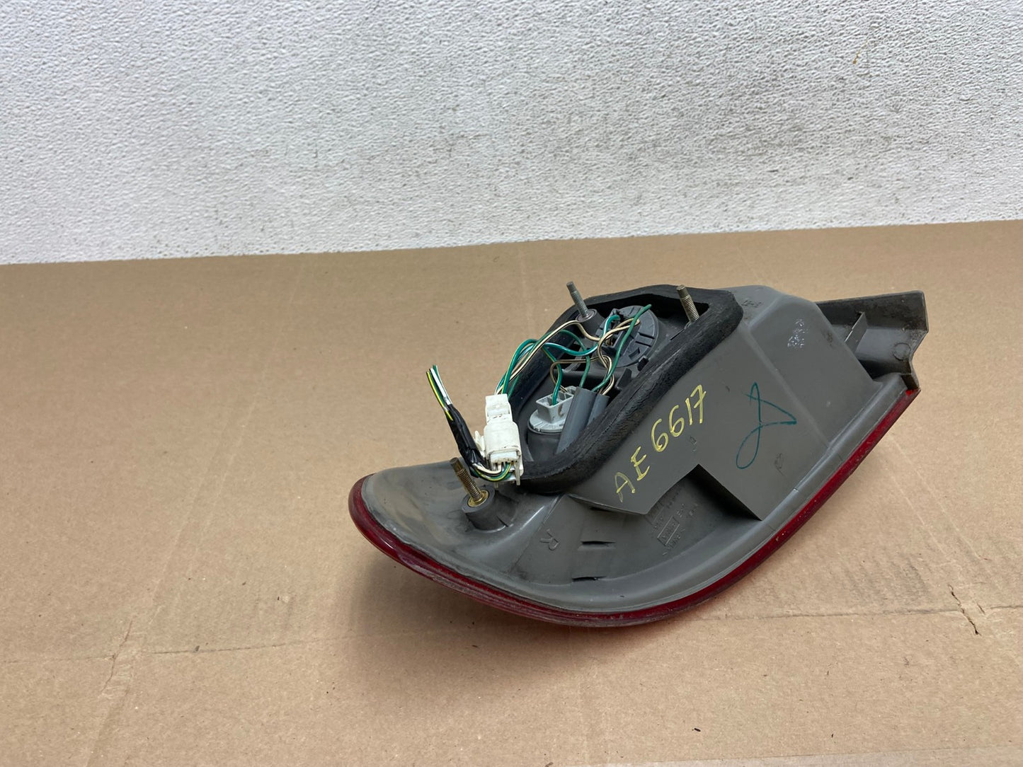 1998 1999 2000 Toyota Corolla Right Passenger Side Tail light AE6617 LK4