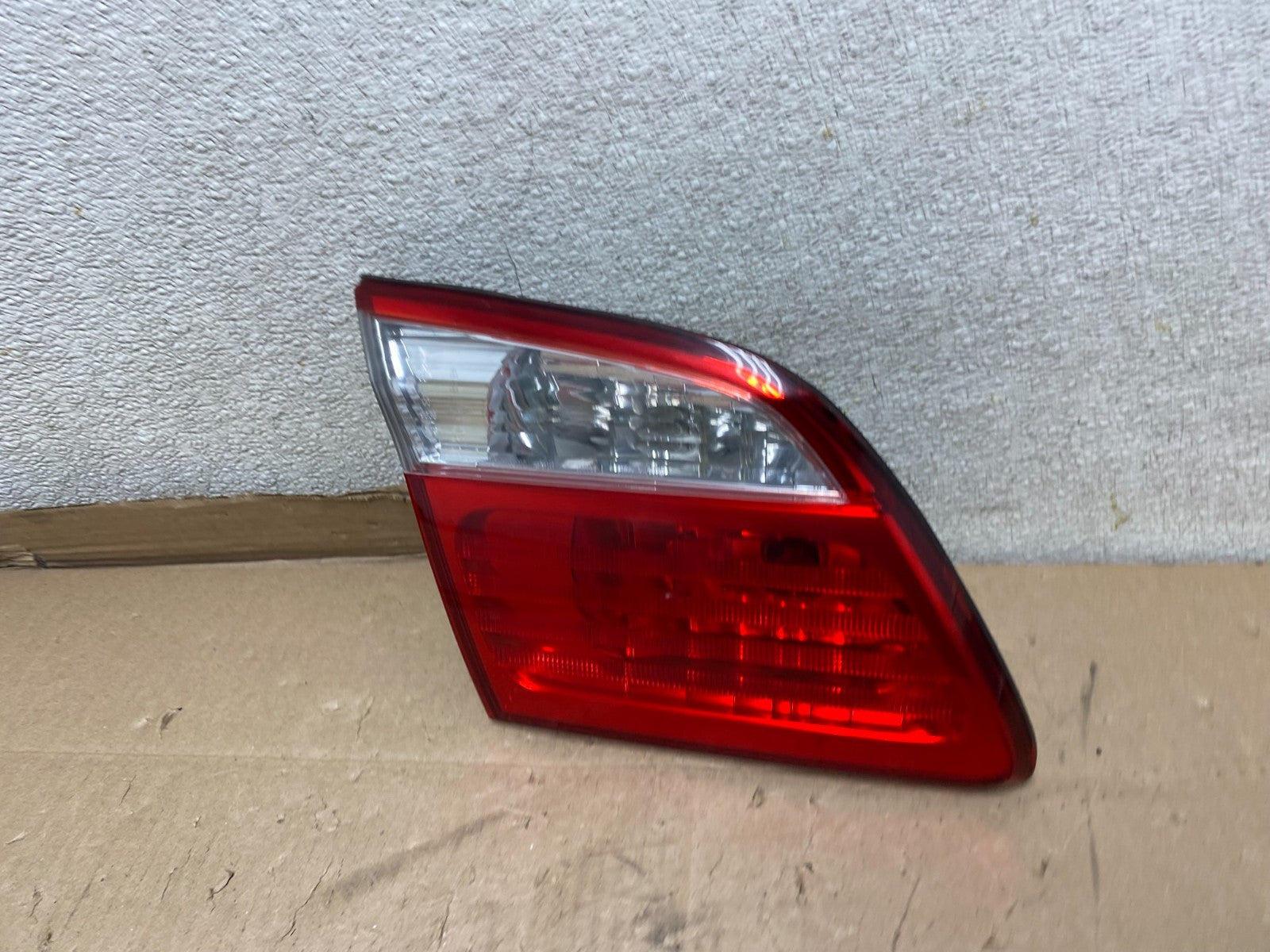 2000-2001 Infiniti i30 Left Driver Lh Side Tail Light Inner Oem U6787 DW1