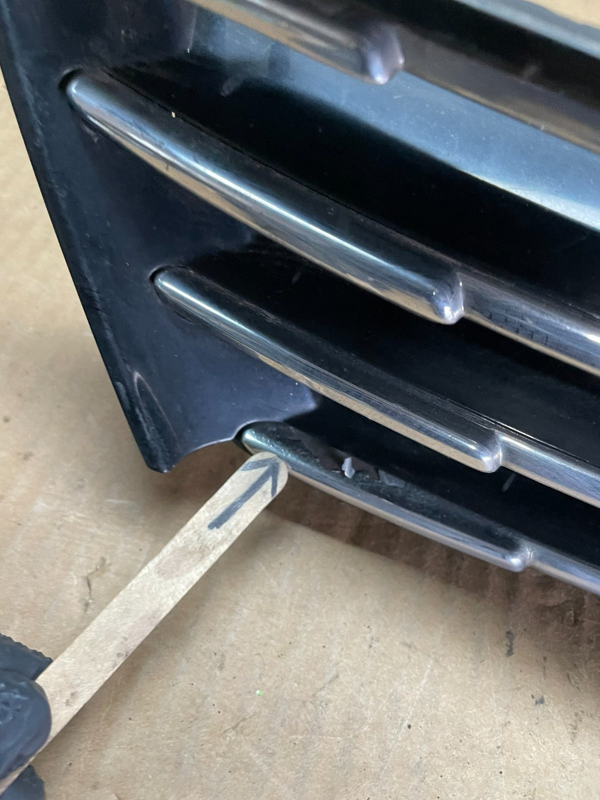 2004 Lexus ES330 Front Upper Grill Grille OEM  AA9123 DG3