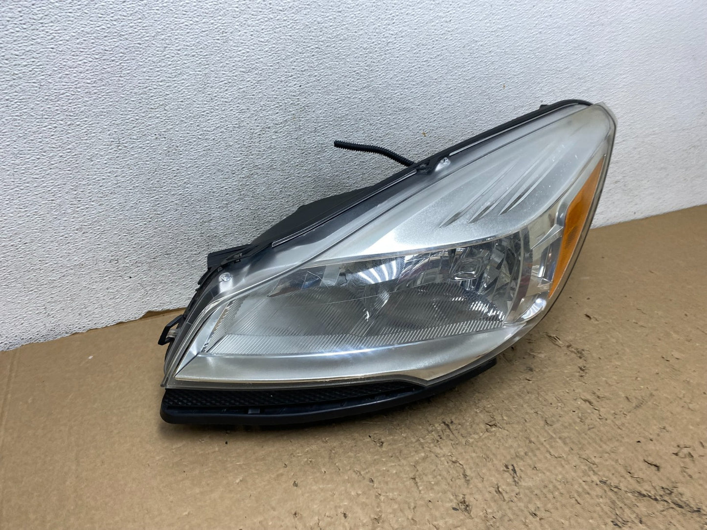 2013 - 2016 Ford Escape Headlight Left Driver Lh Side Halogen AF8382 DW2