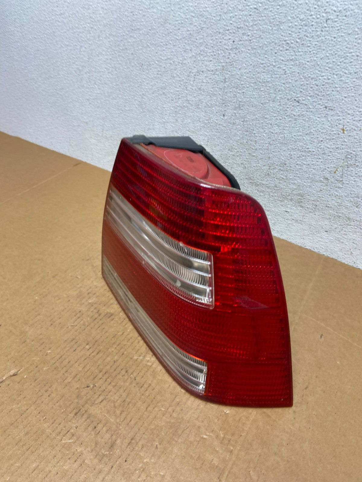 2004 to 2005 Volkswagen Jetta Right Passenger RH Side Tail Light AD9145 LK1