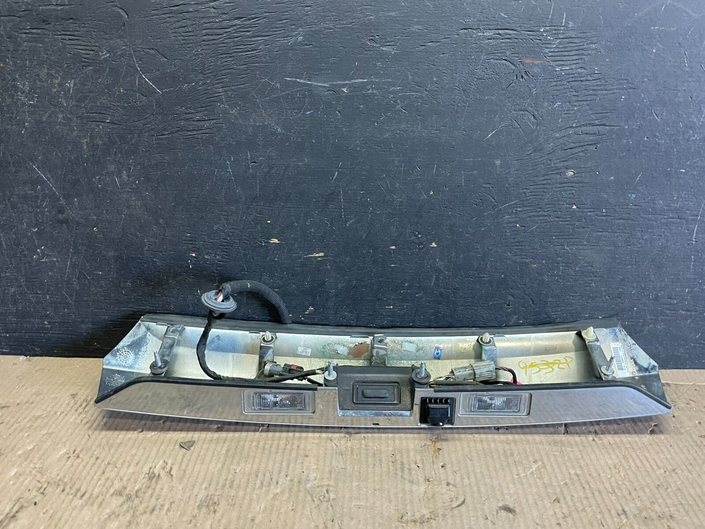 2011-2015 GMC Terrain Tailgate Liftgate Chrome Finish Molding Camera M2929 DG7