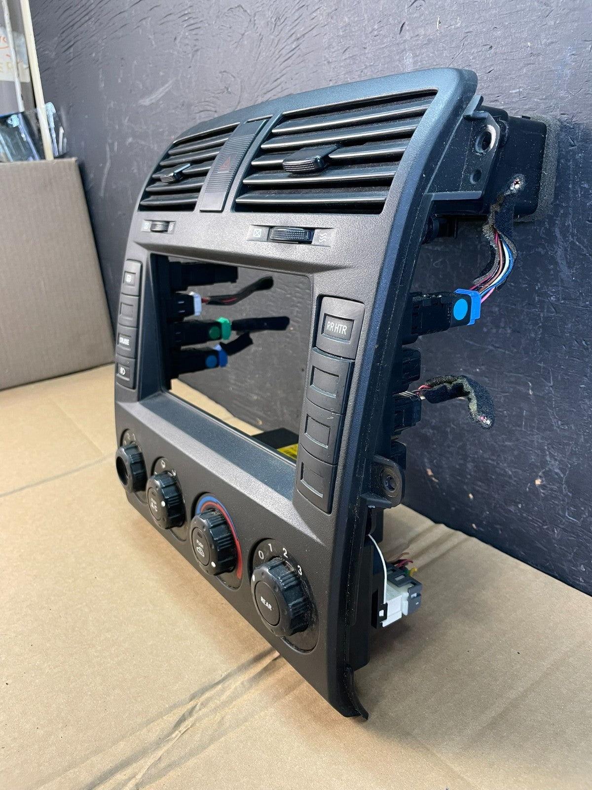 2002-2005 Kia Sedona A/C Heater Climate Control Radio Bezel Trim ac5253 DG3