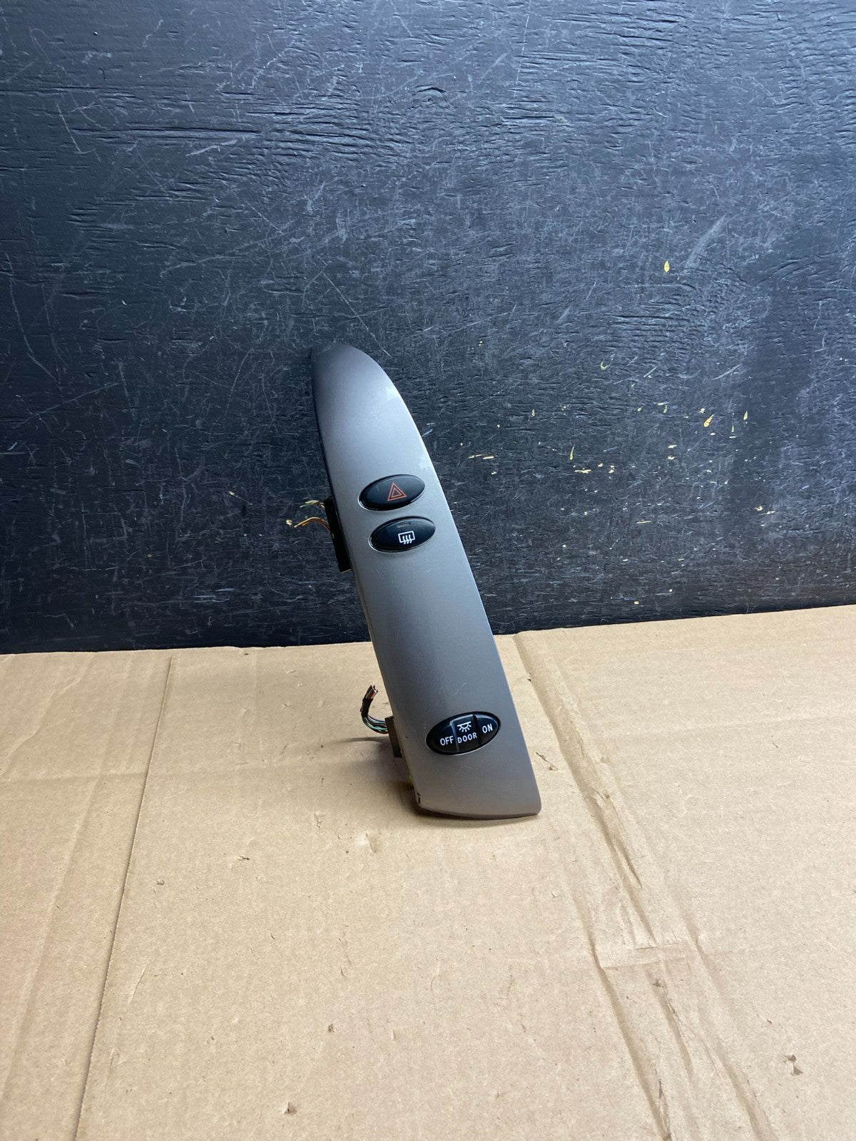 2004 to 2010 Toyota Sienna Left Side Climate Switches Bezel Trim AI6019 DG0