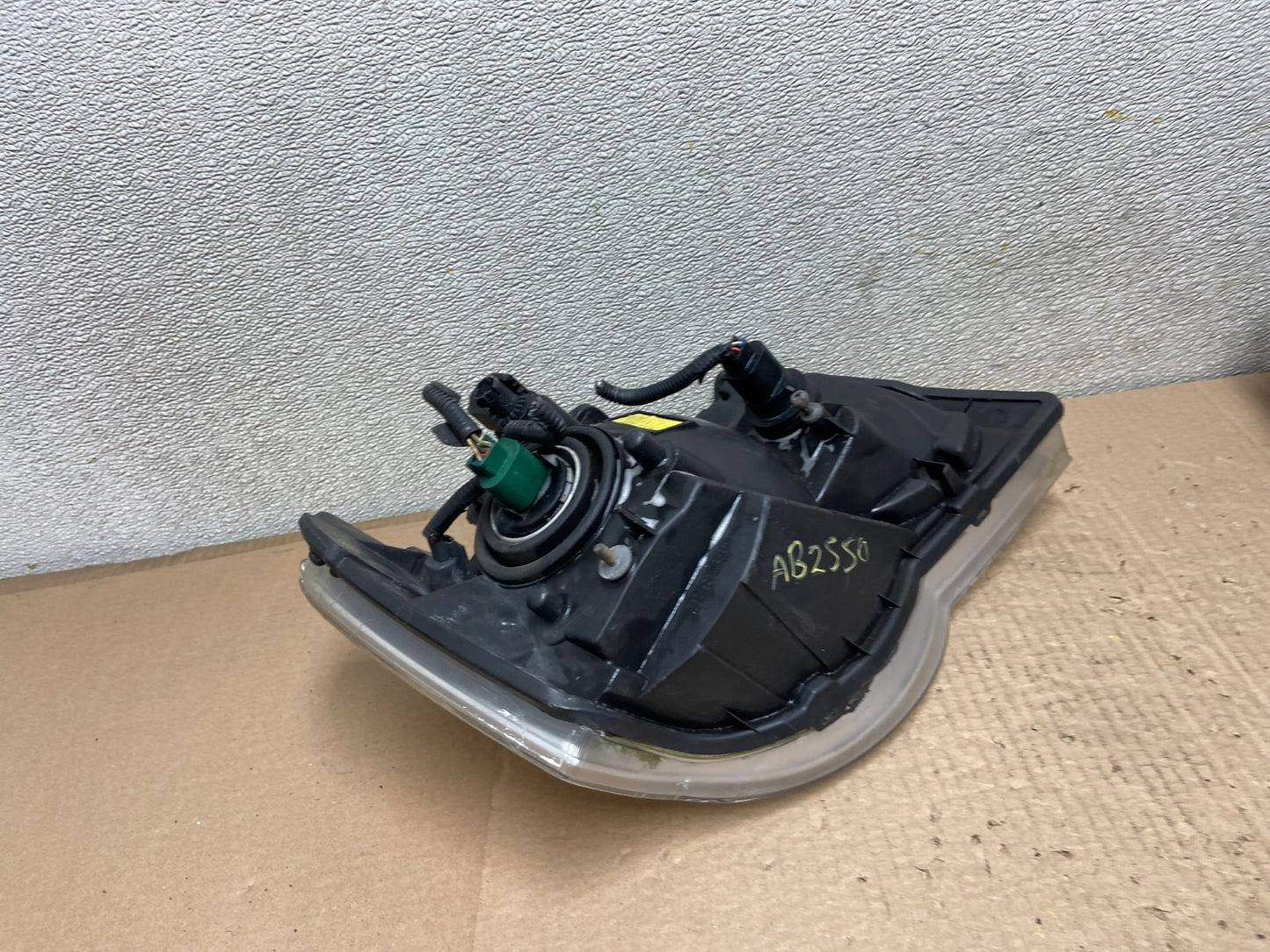 2007 2008 2009 Chrysler Aspen Left Driver LH Halogen Headlight AB2550 DW7