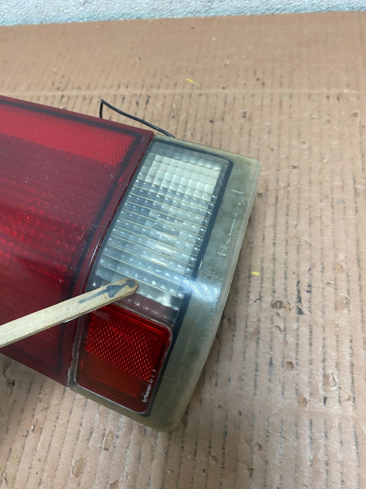 2000 to 2002 Chevrolet Express Left LH Side Tail Light Oem M0150 DW6