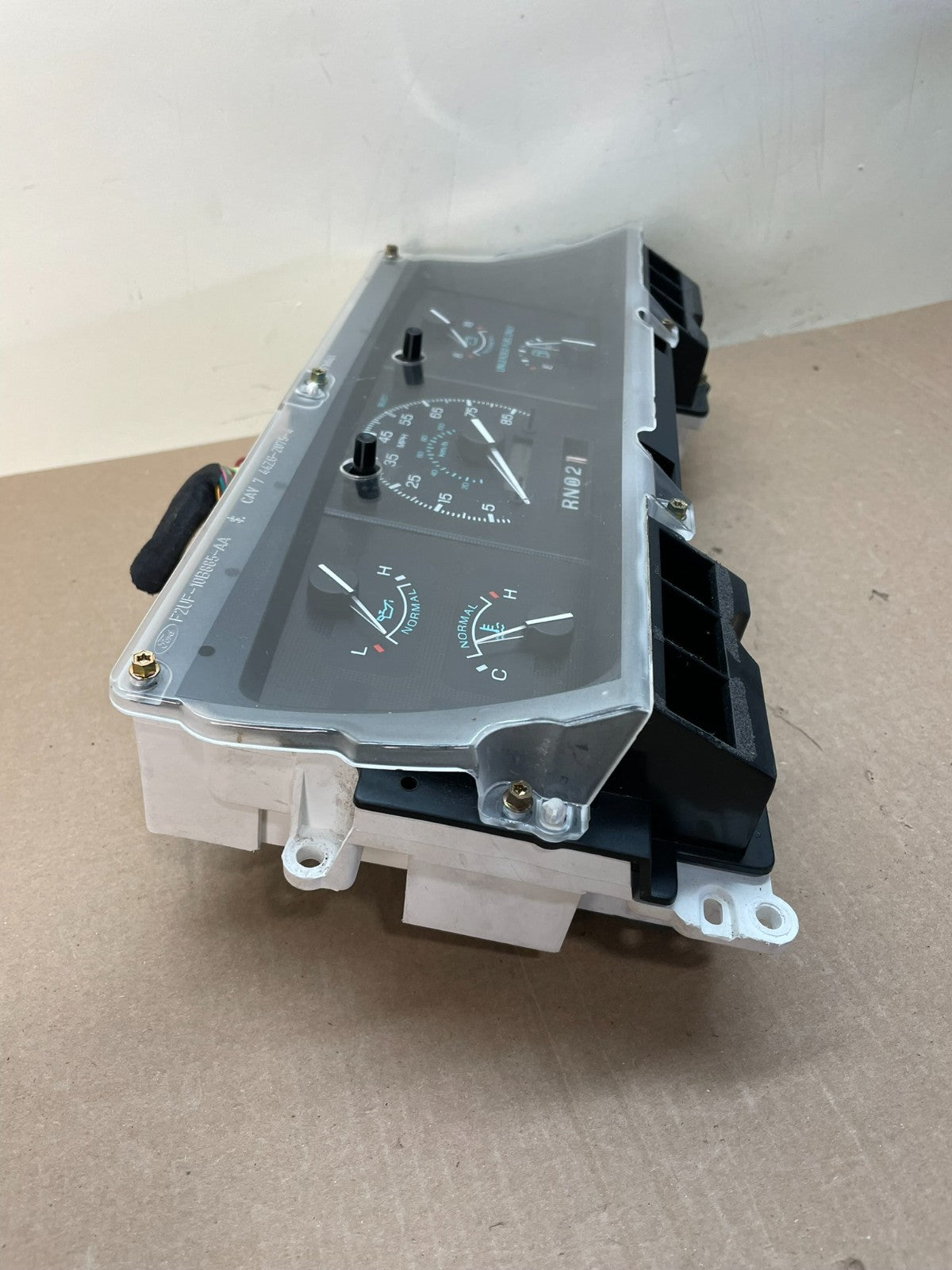 1992 to 1997 Ford F250 F350 Speedometer Cluster Gauge AJ0900 DW1