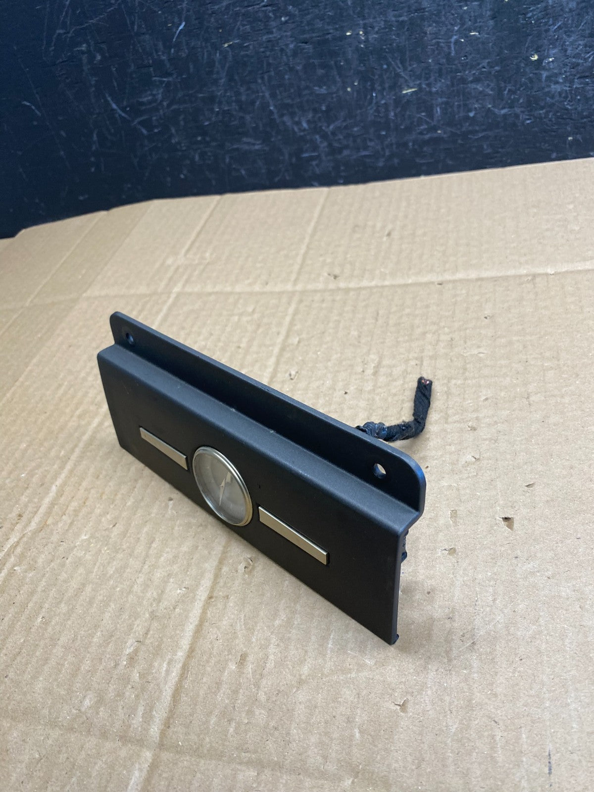 2003 to 2011 Lincoln Town Car Center Console Dash Mounted Analog Clock ac9351 DG2