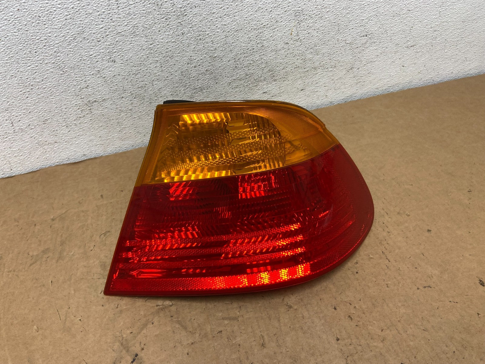 1999-2001 Bmw E46 325i 328i 330i Coupe Right Passenger Tail Light AD4772 DW0