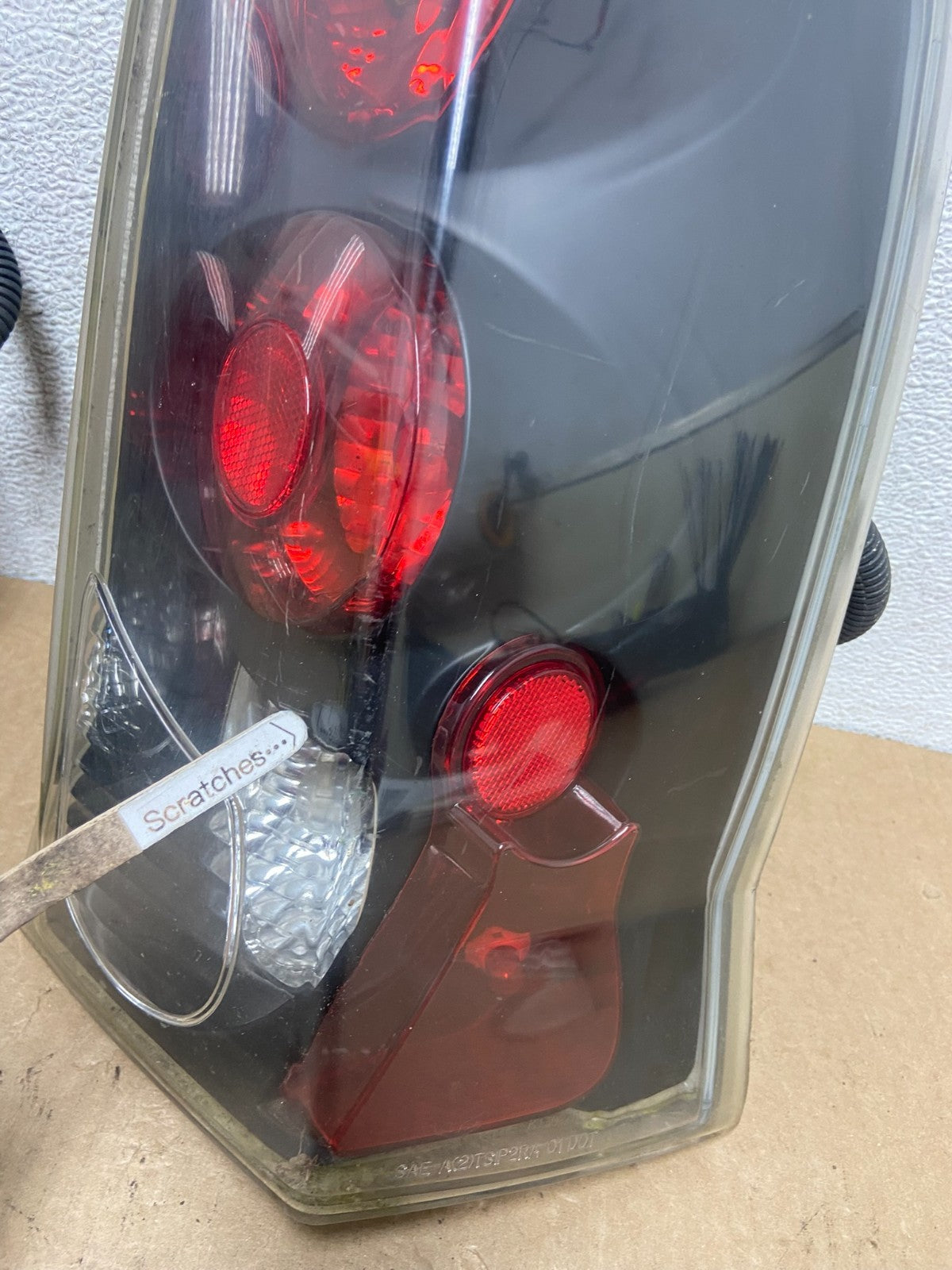 2002 to 2006 Cadillac Escalade Left+Right Side Tail Lights AF97473
