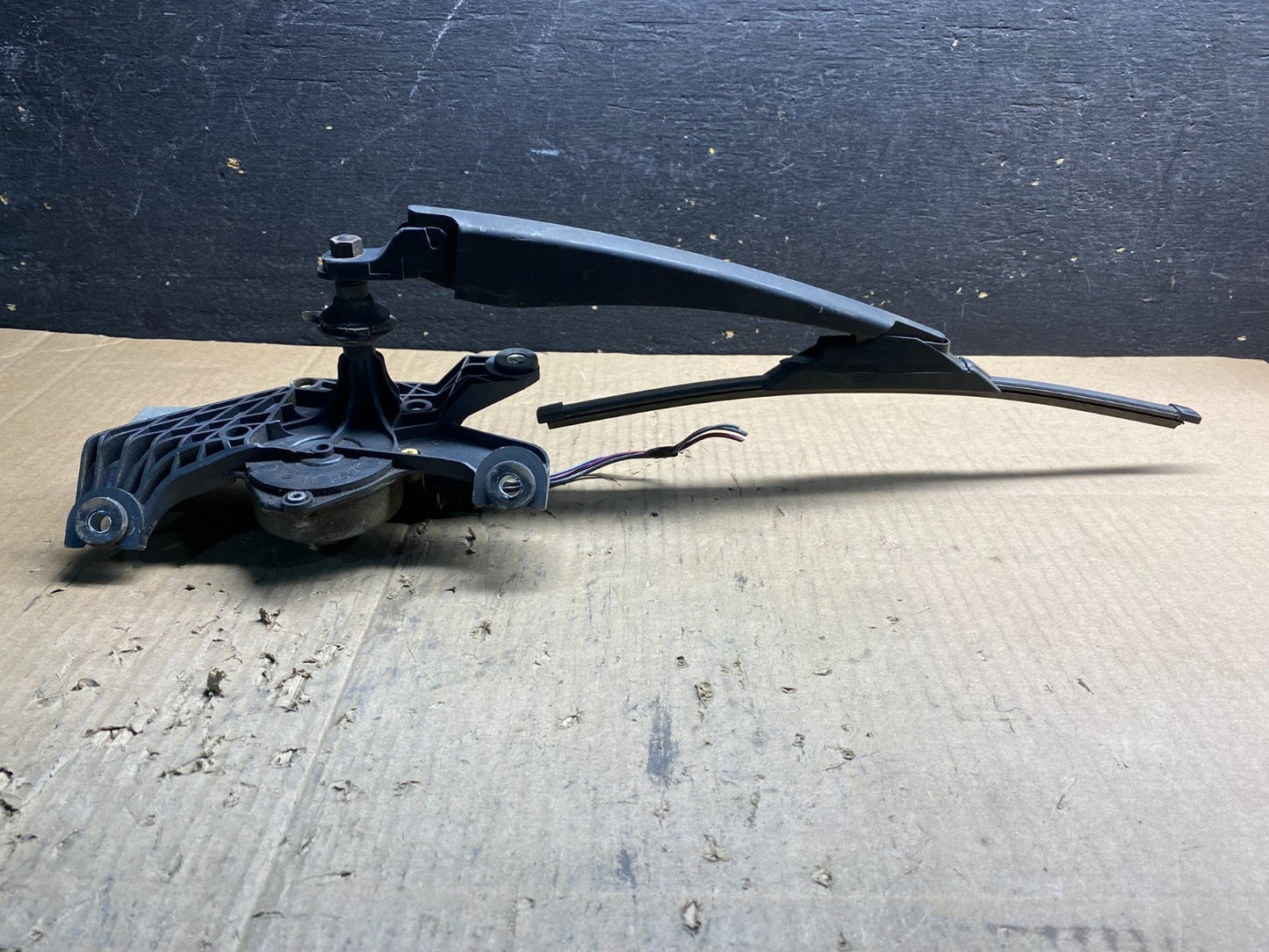 2011 to 2014 Ford Edge Licnoln MKX Rear Windshield Wiper Motor OEM AB0364 DG1