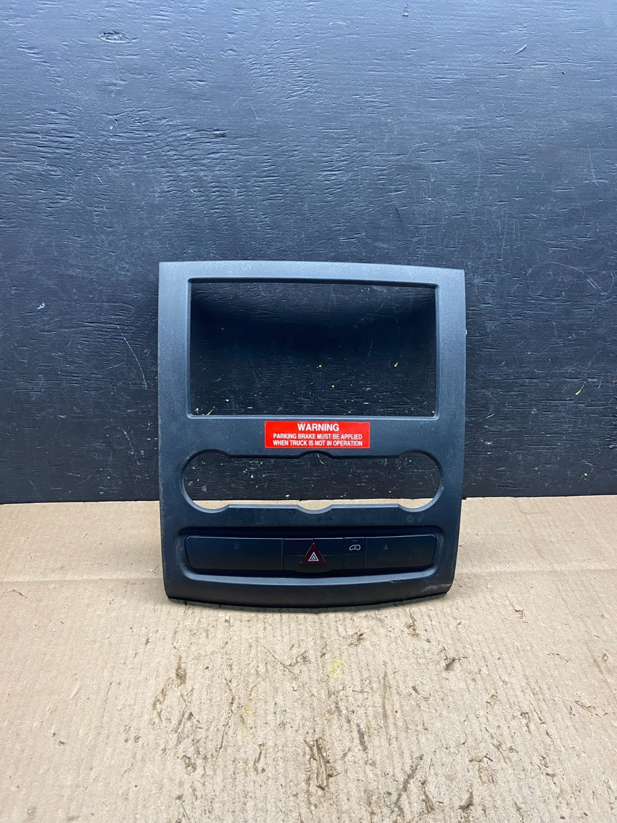2007-2018 Mercedes Dodge Sprinter Center Console Radio Instrument Panel Q1124 DG0