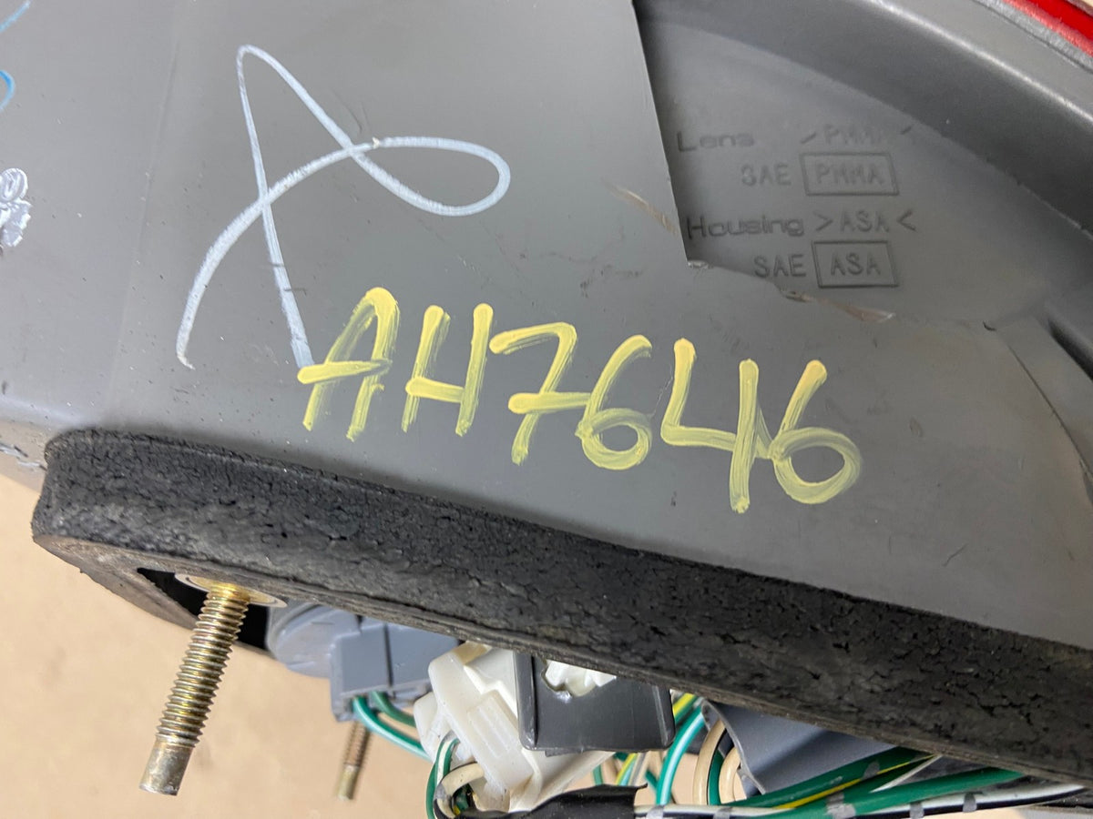 1998 1999 2000 Toyota Corolla Right Passenger Side Tail light AH7646 LK6