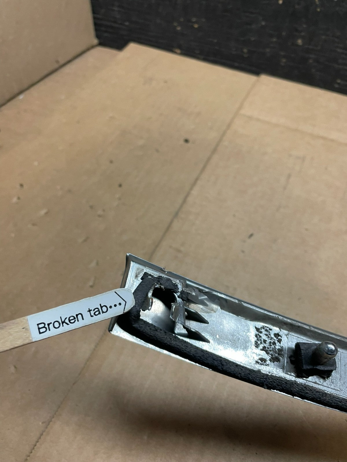 2011 to 2014 Ford Explorer Rear Tailgate Gate Trim Molding With Camera AA9030 DG9