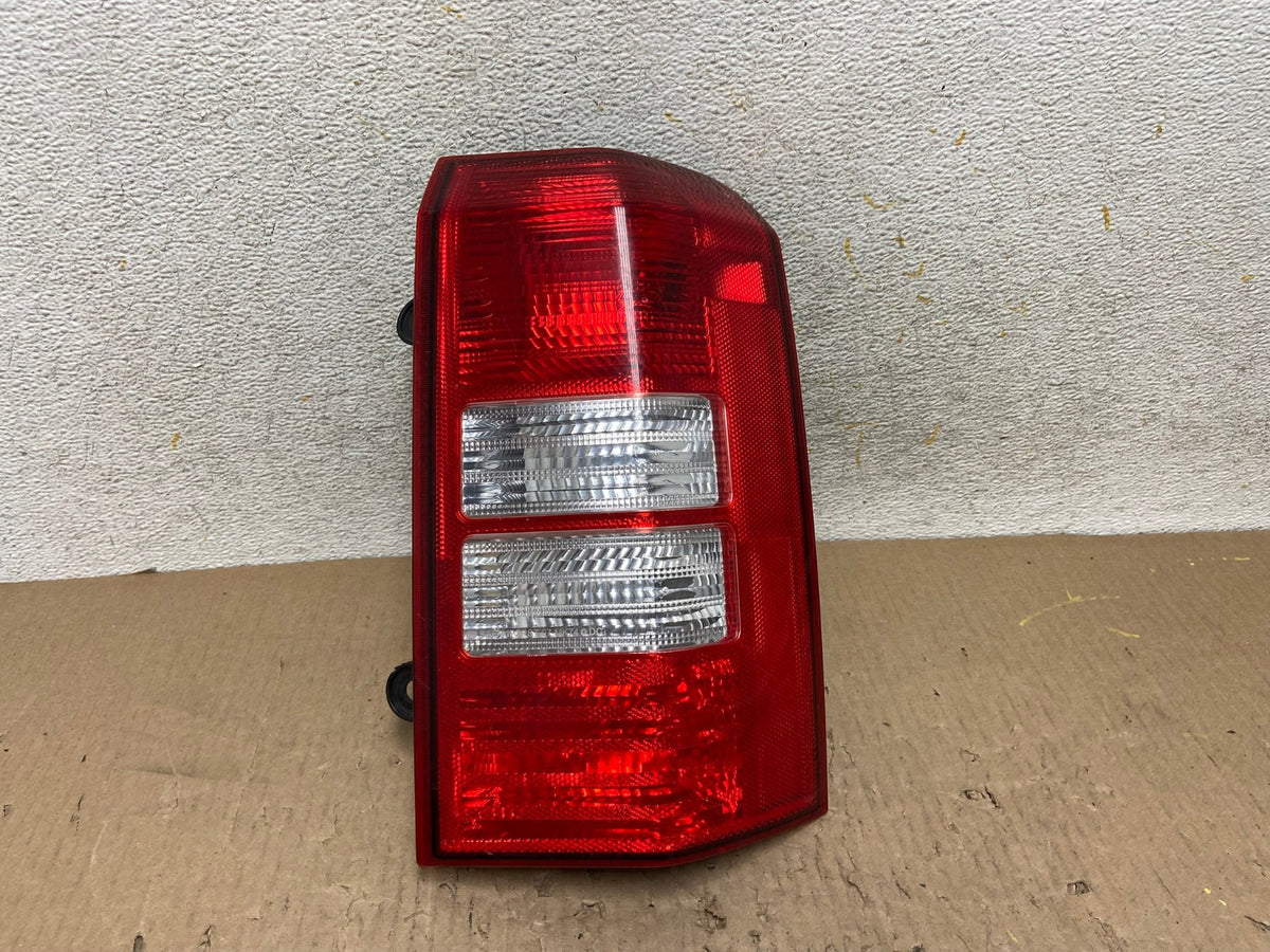 2008-2016 Jeep Patriot Right Passenger Rh Side Tail Light AH5991 LK0