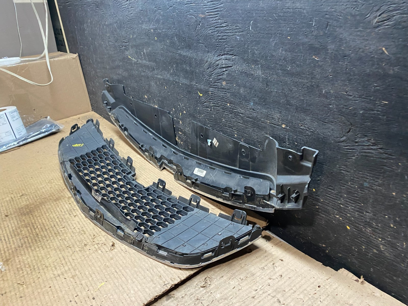 2011 to 2014 Chevrolet Cruze Upper Lower Set Grill Grille V9300 DG4