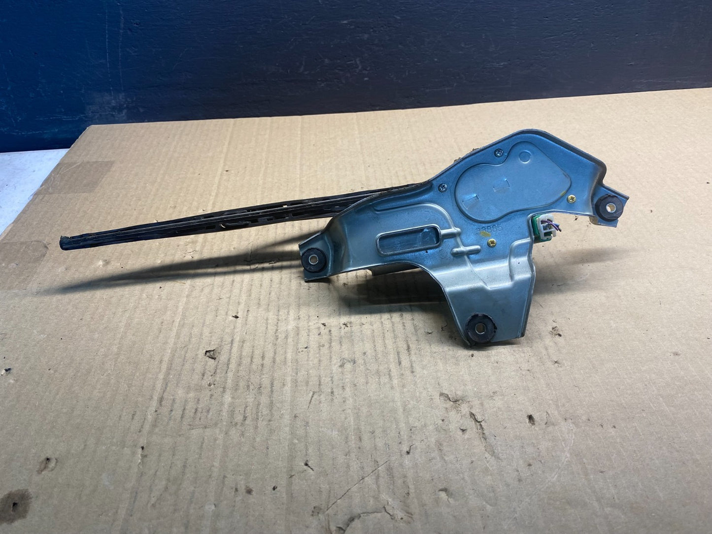 2007 to 2013 Mitsubishi Outlander Rear Windshield Wiper Motor AC04775
