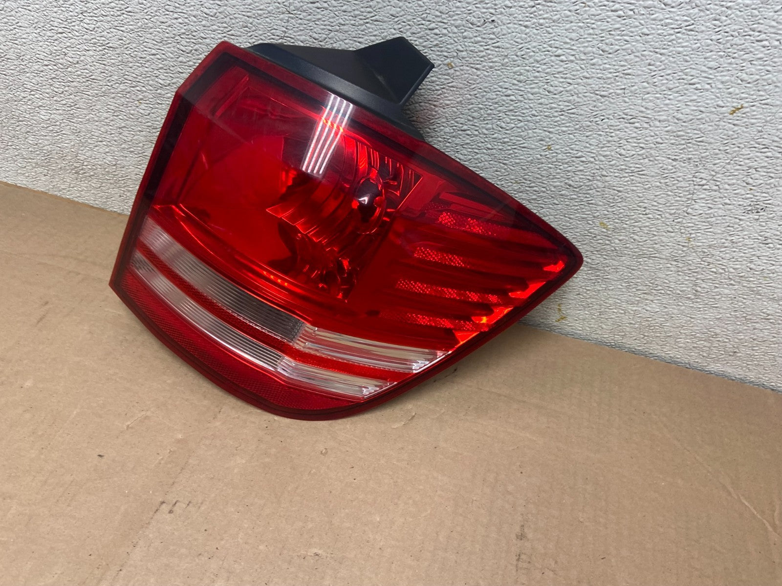 2009 - 2011 Dodge Journey Right Passenger Side Tail Light Oem R1375 DW1
