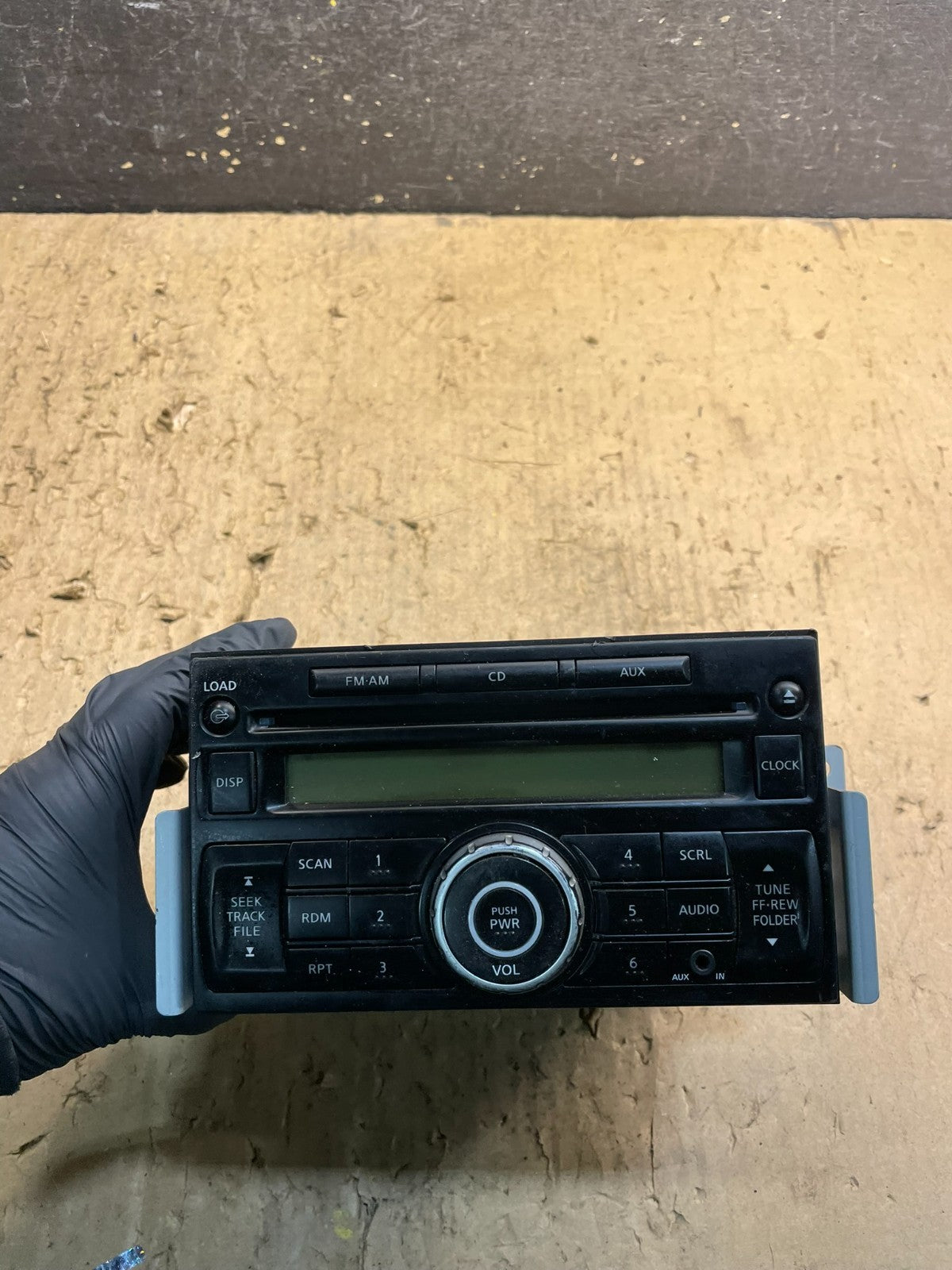 2011 to 2013 Nissan Quest AM FM Radio Stereo CD Player Receiver W6967 DG0
