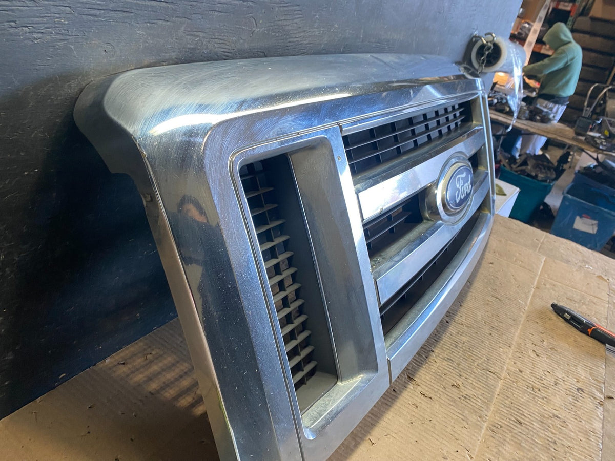 2008 to 2014 Ford Econoline E150 E250 Front Upper Chrome Grill Grille T6843 DG2