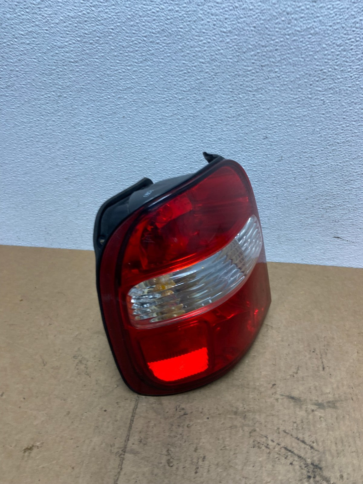1998 to 2002 Kia Sportage Left Driver LH Side Tail Light Oem AC3400 DW2